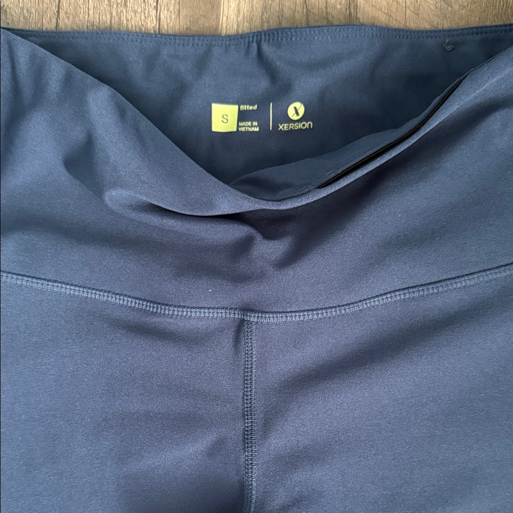 Xersion Deep Blue Active Leggings new without tags